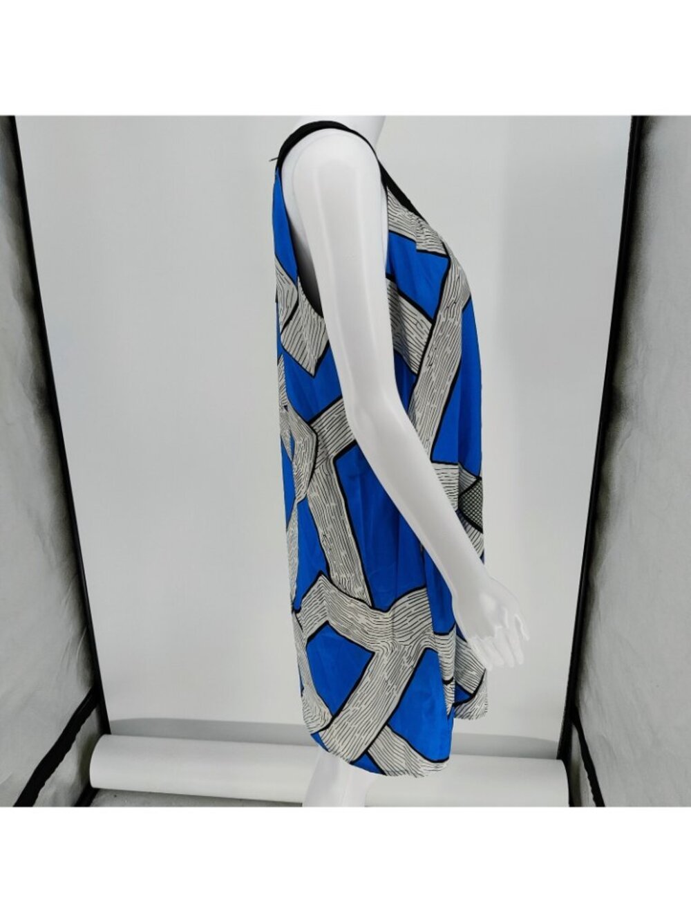 NWT BCBGMAXAZIRA Women's Blue White Sleeveless Shift Dress (Size Large) - Picture 4 of 16